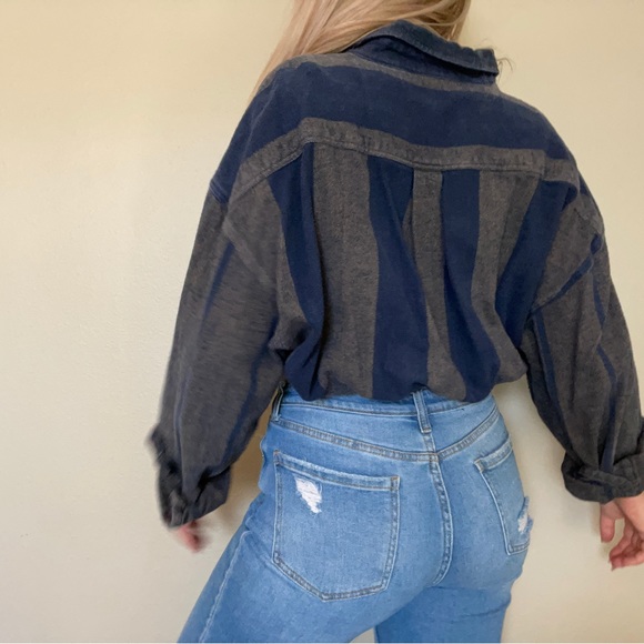 IZOD vintage crop button up collared shirt - Picture 6 of 7